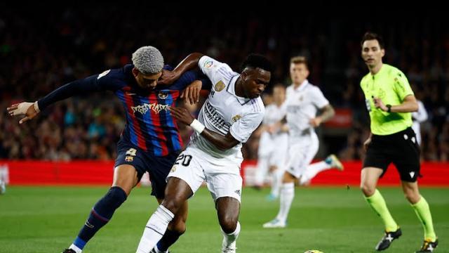 开云体育app下载-【西甲】阿劳霍乌龙凯西绝杀,巴塞罗那主场2比1皇马