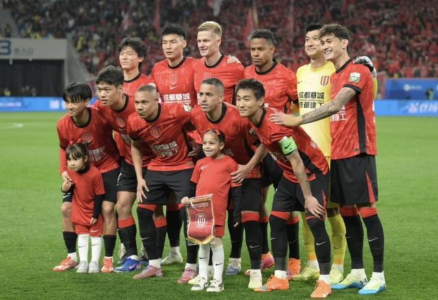 开云体育app下载-罗慕洛“神仙球”破门 成都蓉城主场1-0力克青岛海牛